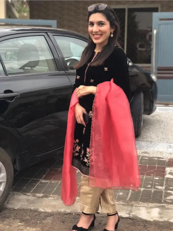 Dr Farwa Shahid, aligner consultant for Teeth Aligners in Lahore